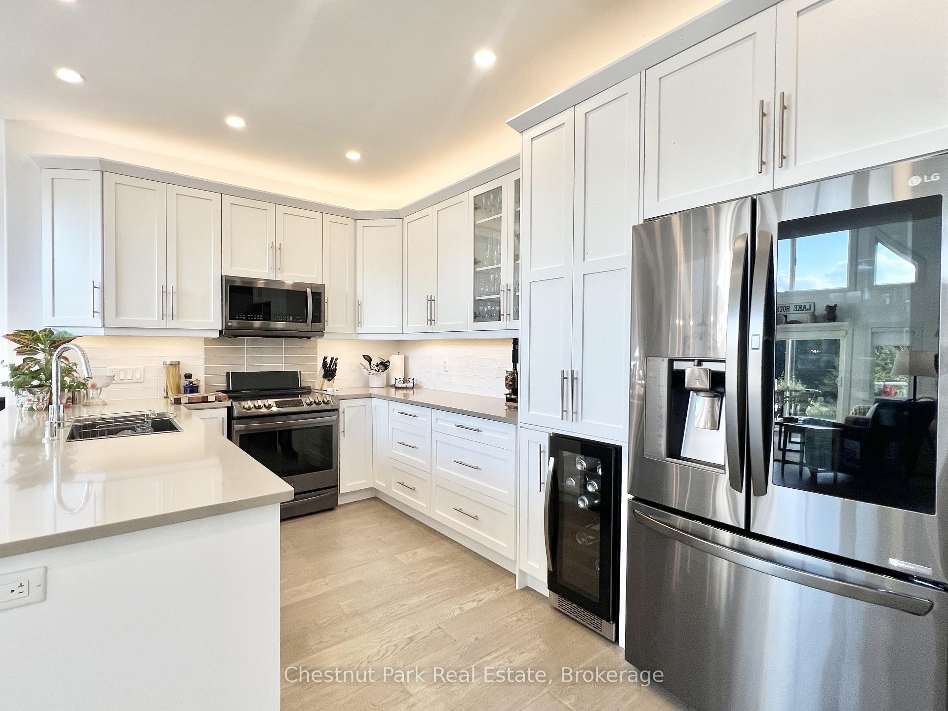 8 William James Court 28