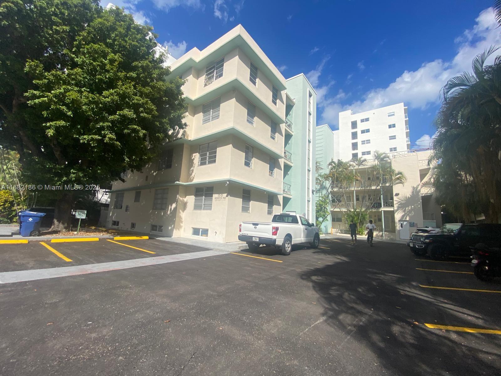 1755 Washington Ave # 1B