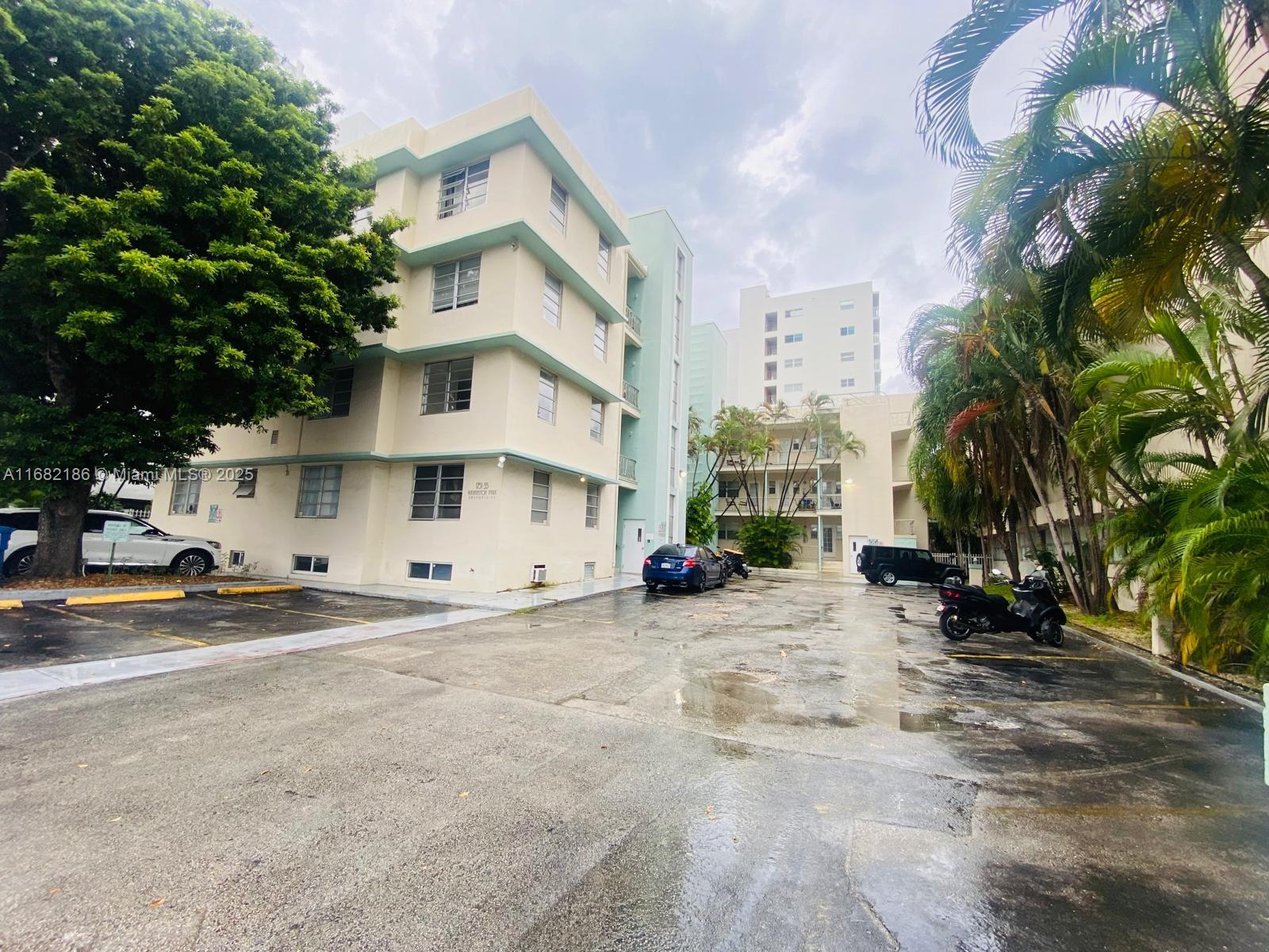 1755 Washington Ave # 1B