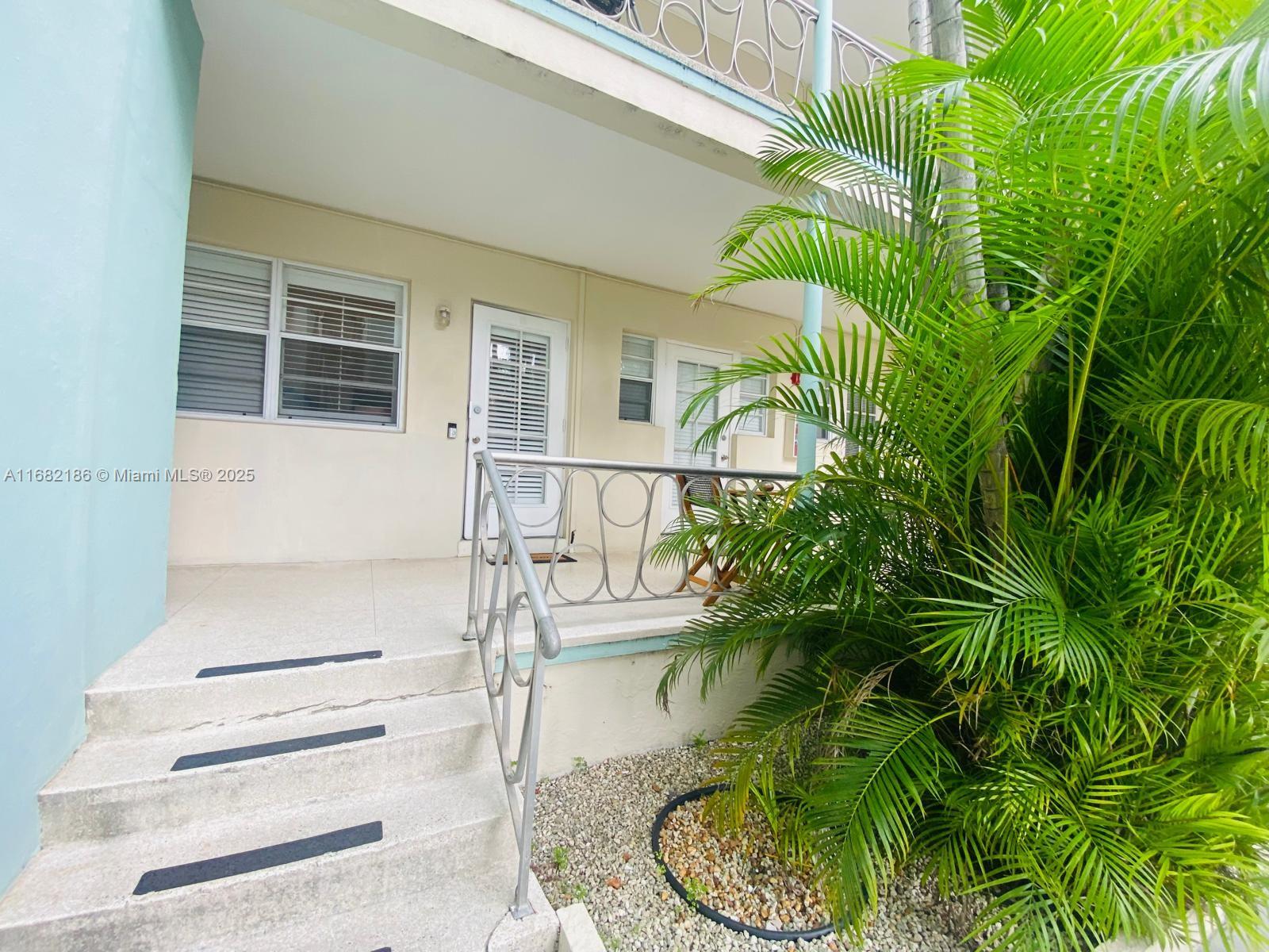 1755 Washington Ave # 1B