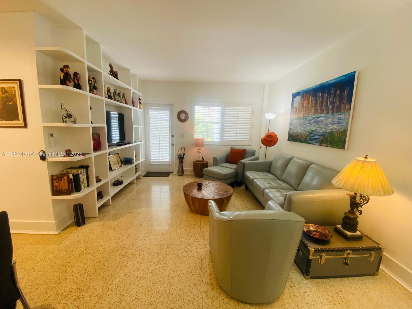 1755 Washington Ave # 1B