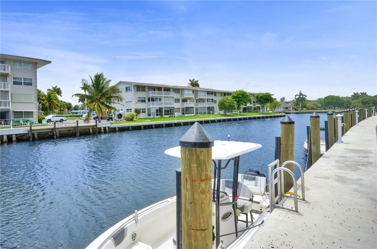 427 Golden Isles Dr # 11H