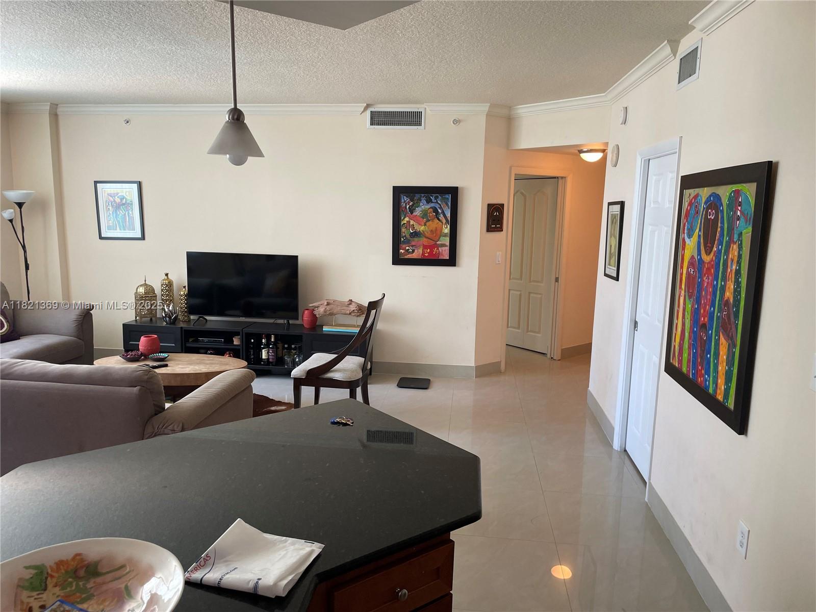 2000 N Bayshore Dr # 201