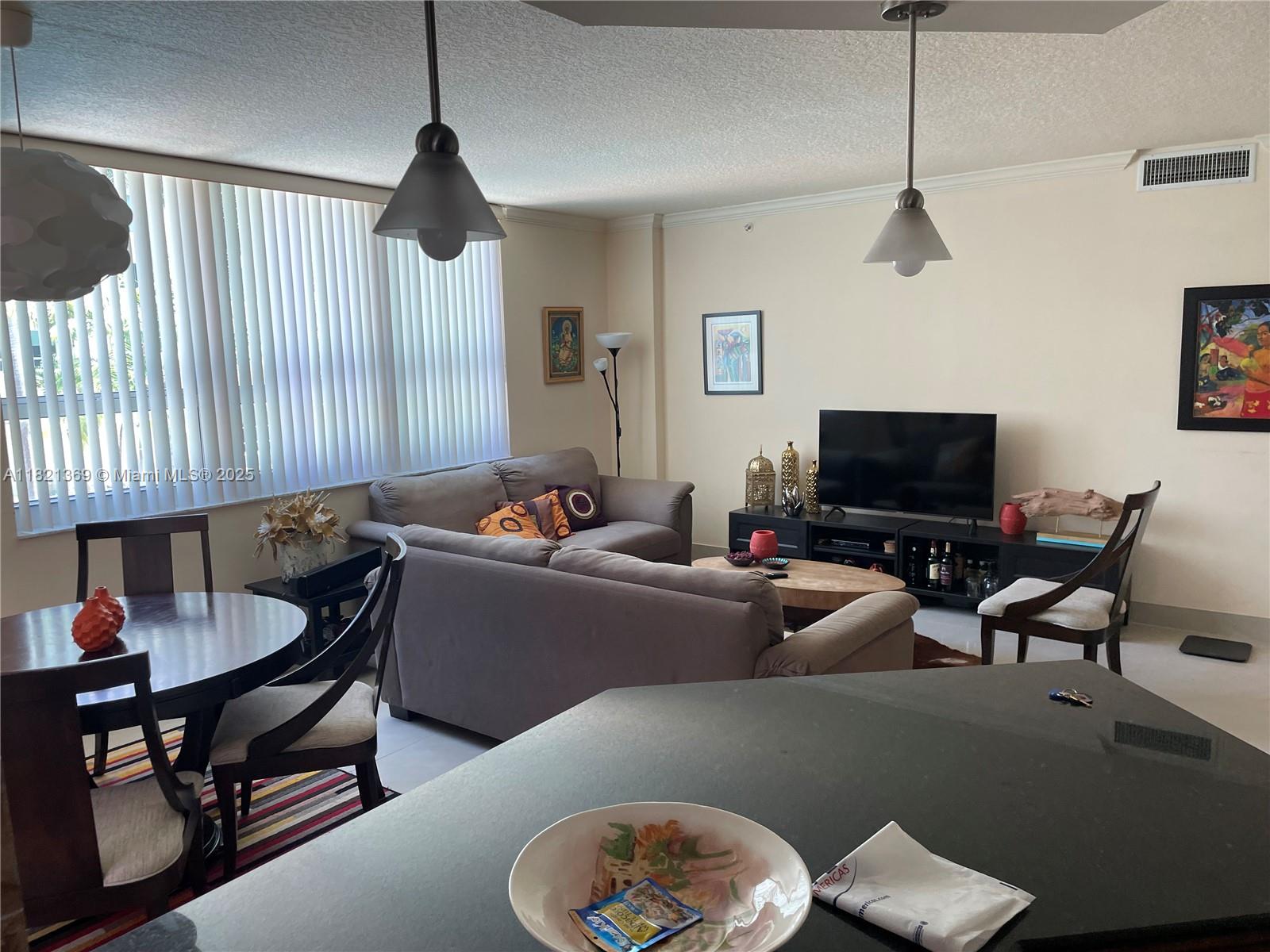 2000 N Bayshore Dr # 201