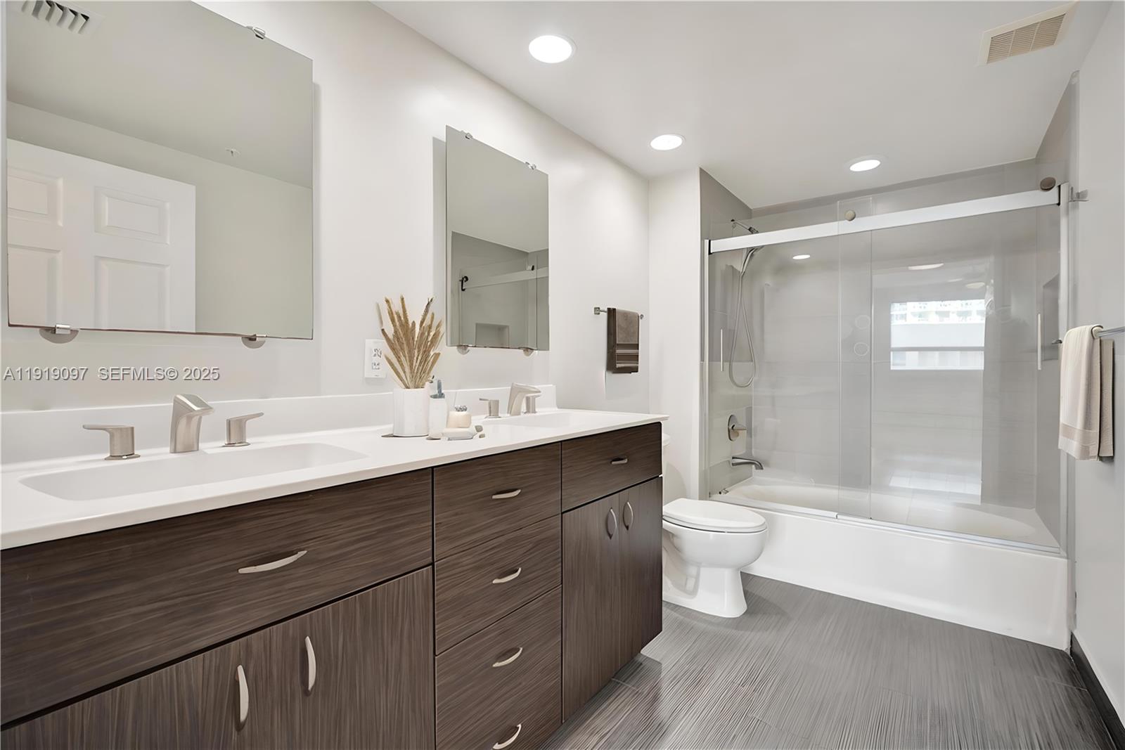 2000 N Bayshore Dr # 605