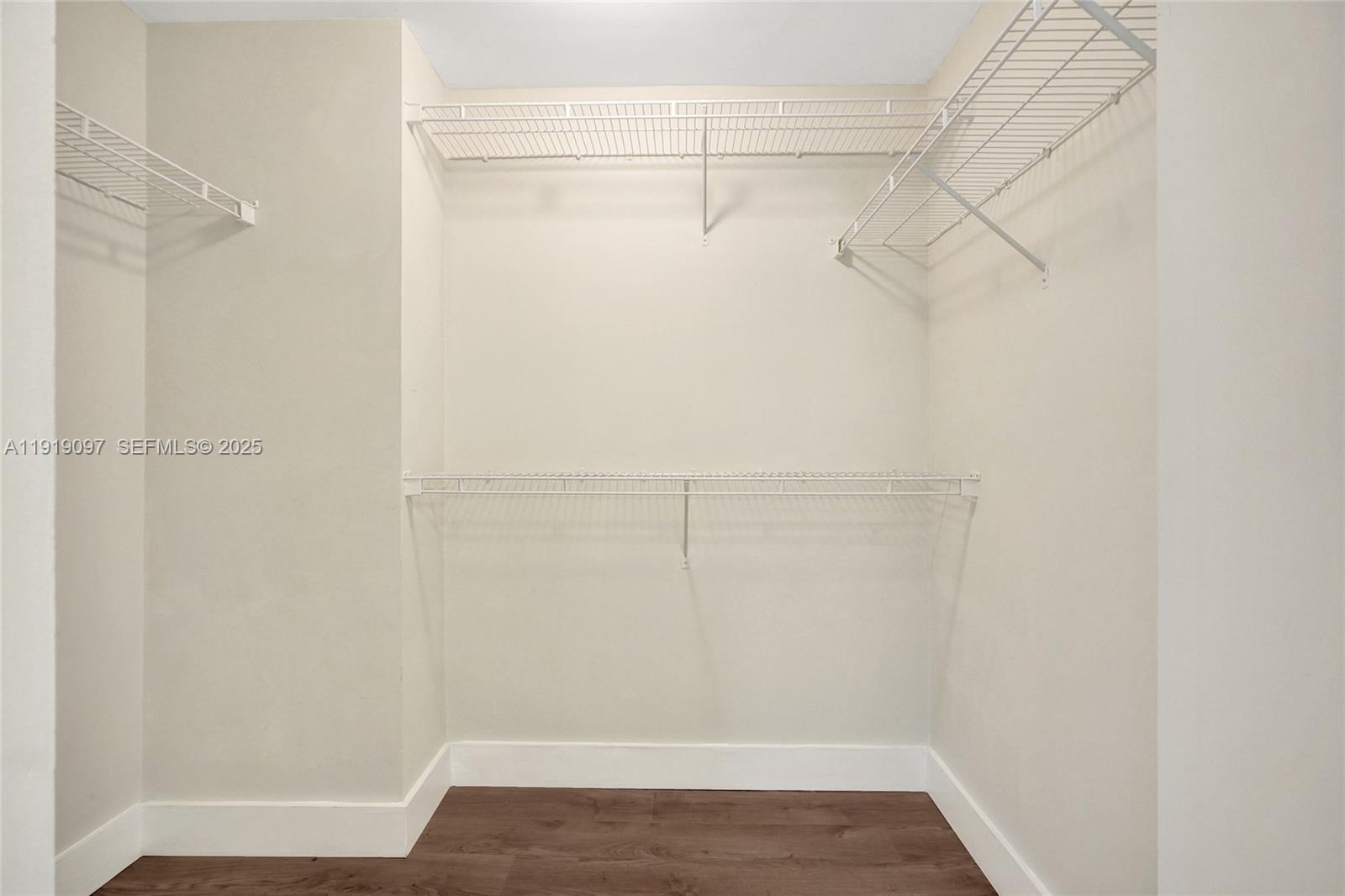 2000 N Bayshore Dr # 605