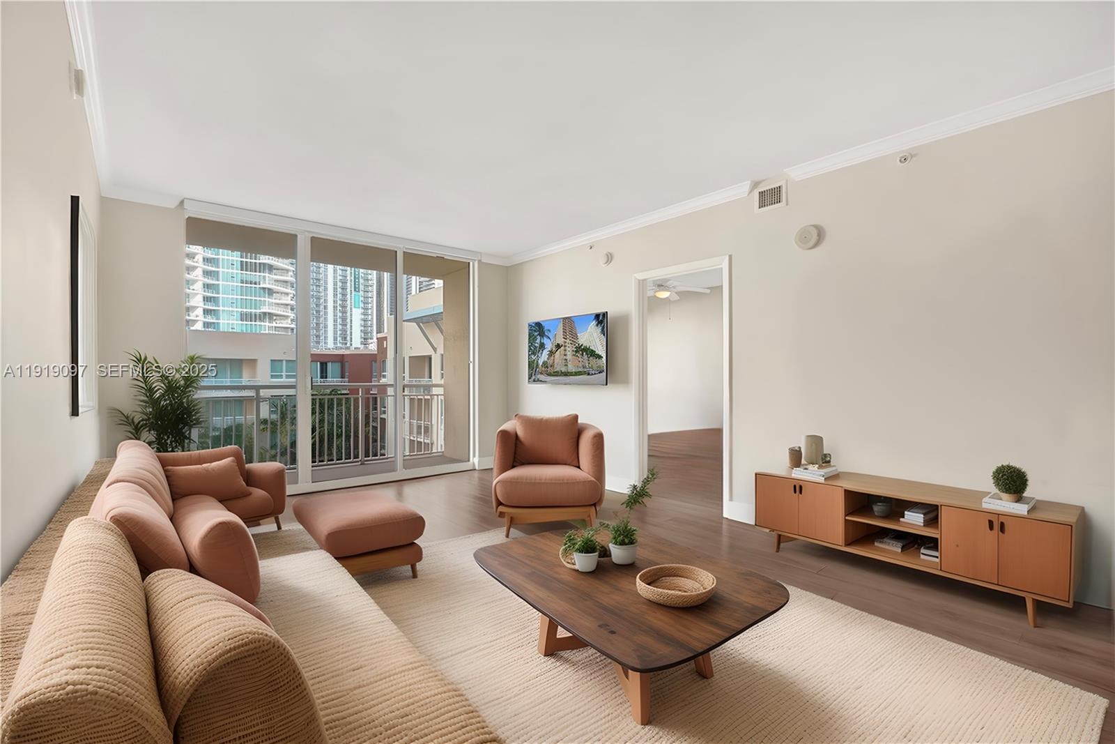 2000 N Bayshore Dr # 605