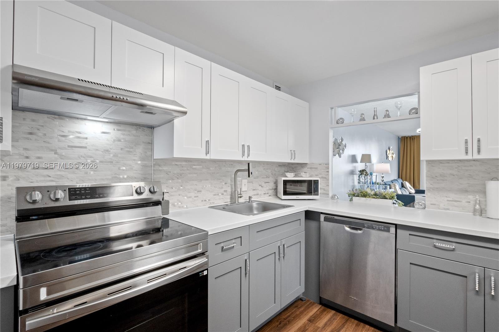 427 Golden Isles Dr # 11H