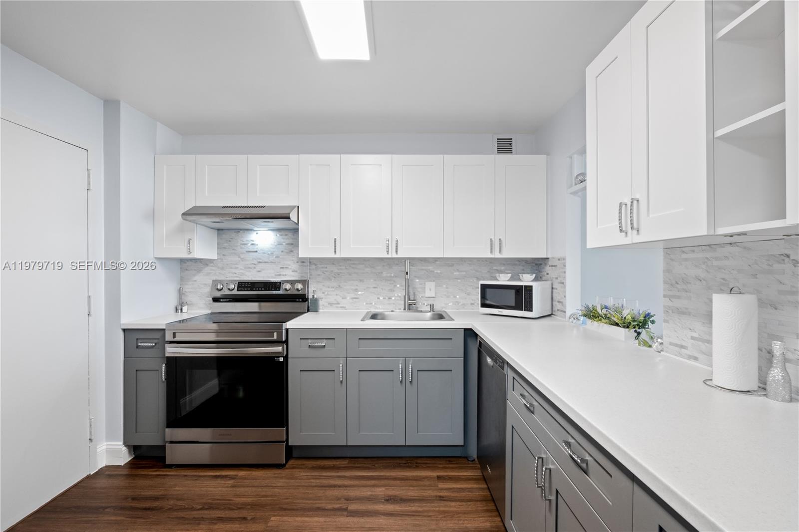 427 Golden Isles Dr # 11H