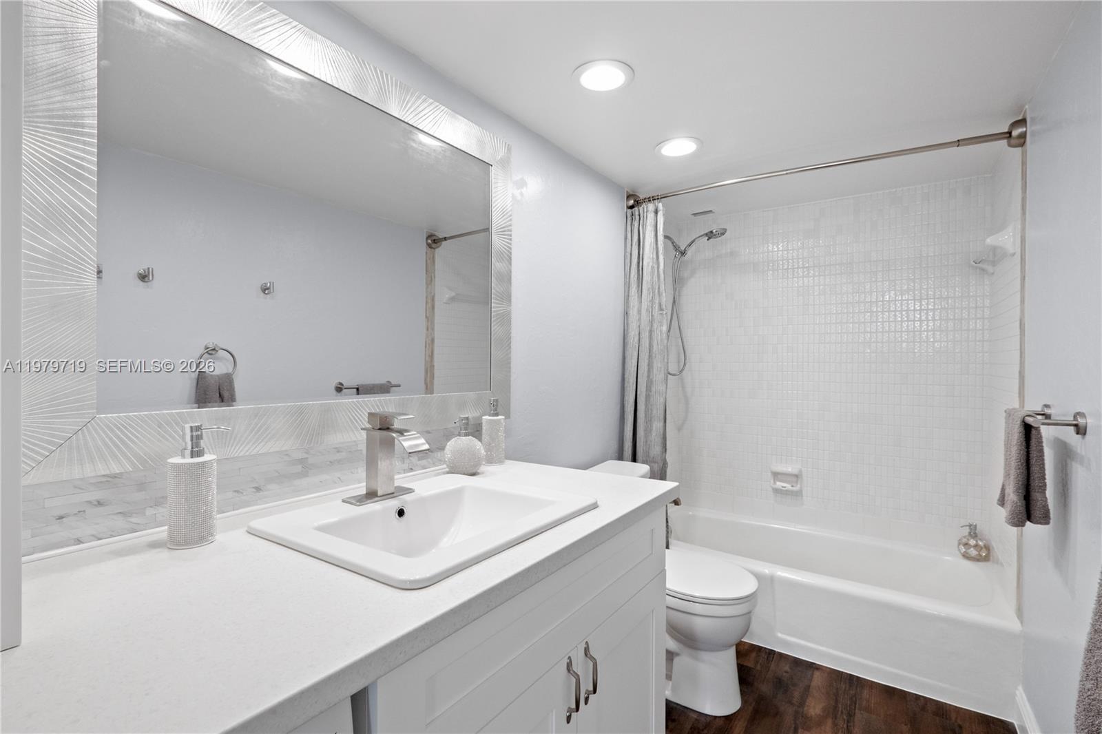 427 Golden Isles Dr # 11H