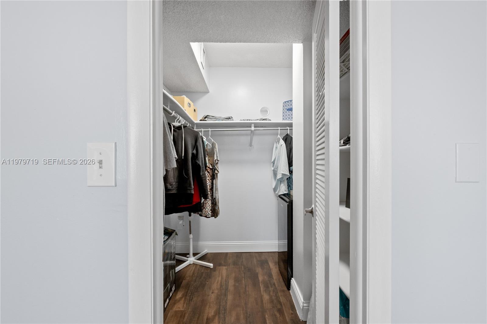 427 Golden Isles Dr # 11H