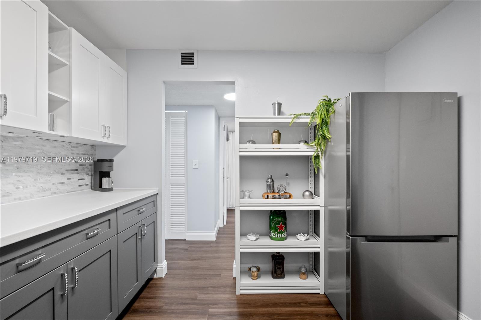 427 Golden Isles Dr # 11H