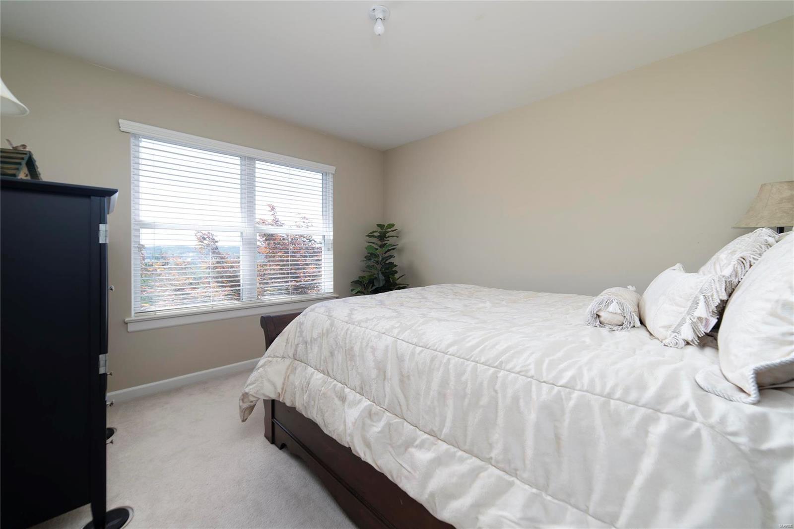 552 Bluffs View Court