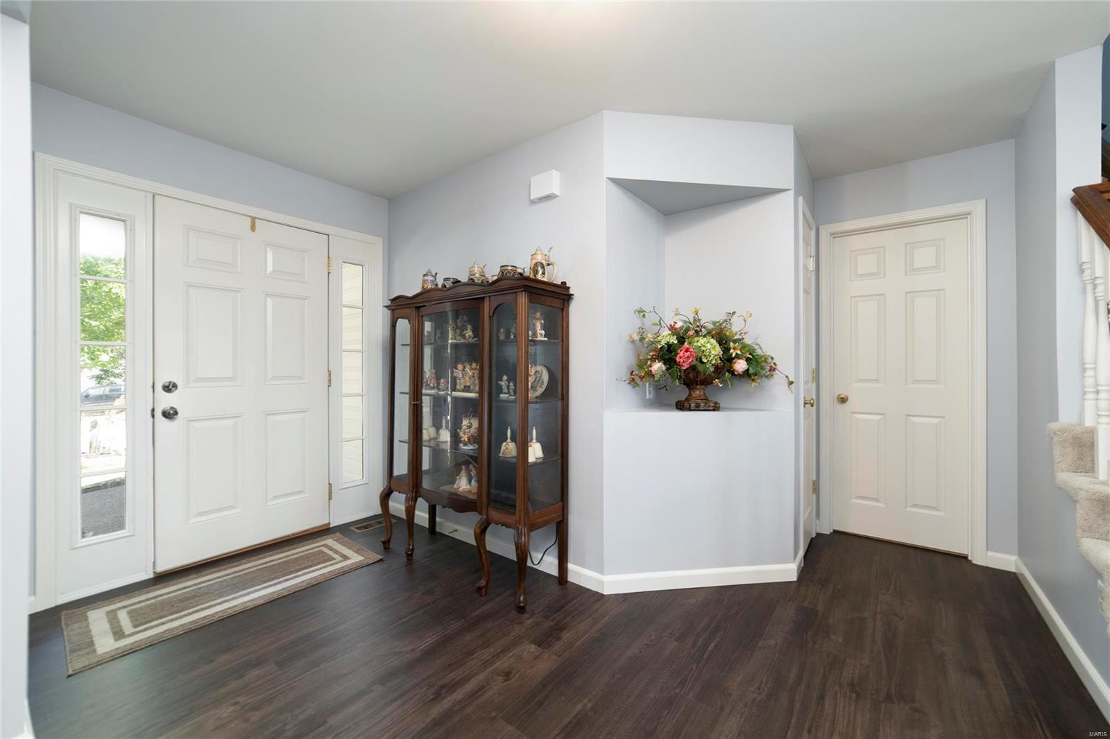 552 Bluffs View Court