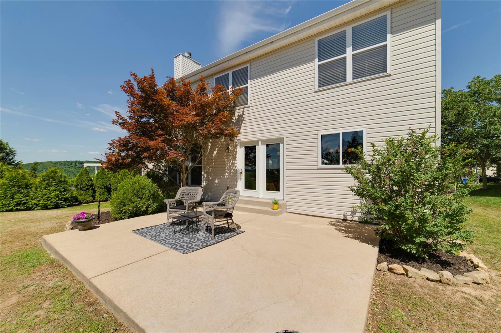 552 Bluffs View Court