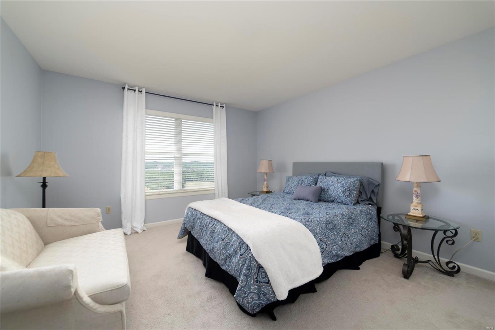 552 Bluffs View Court