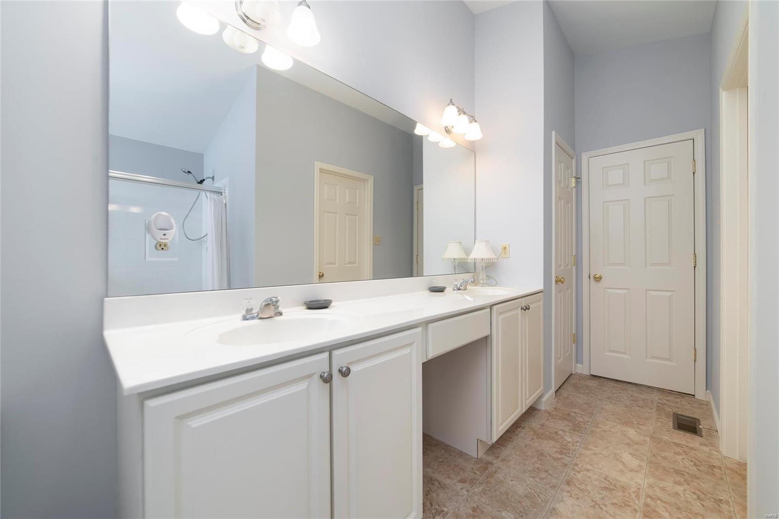 552 Bluffs View Court