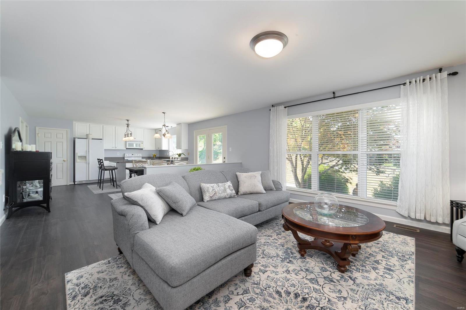 552 Bluffs View Court