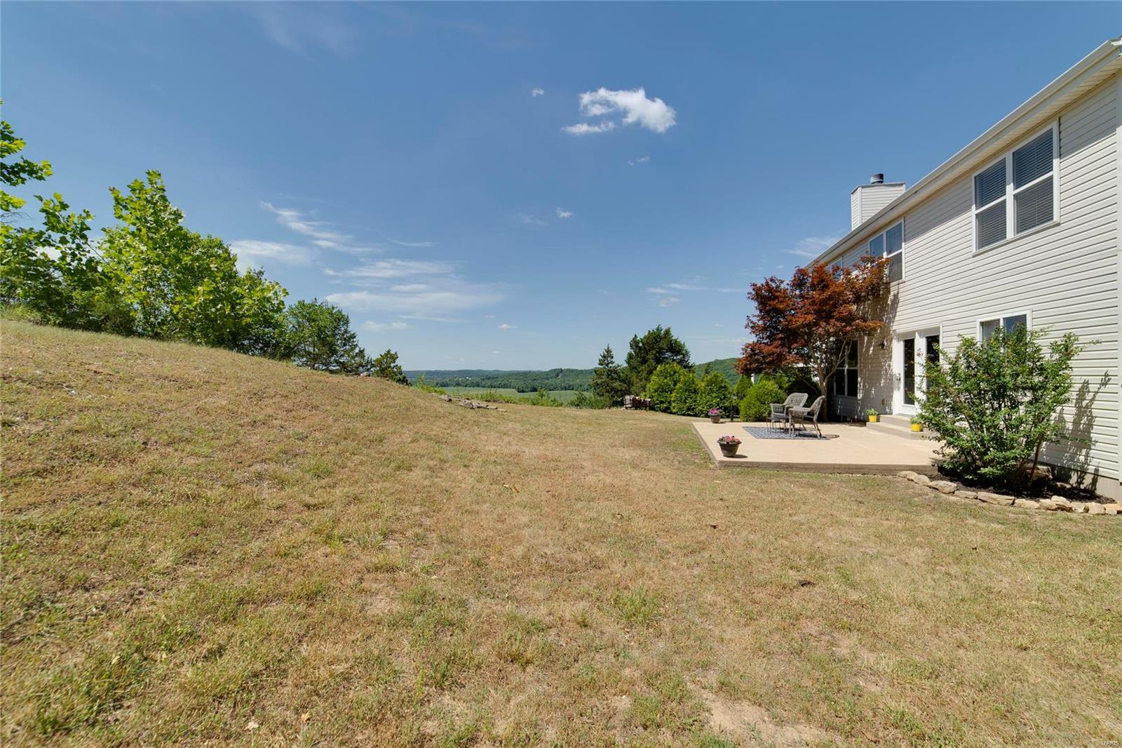 552 Bluffs View Court