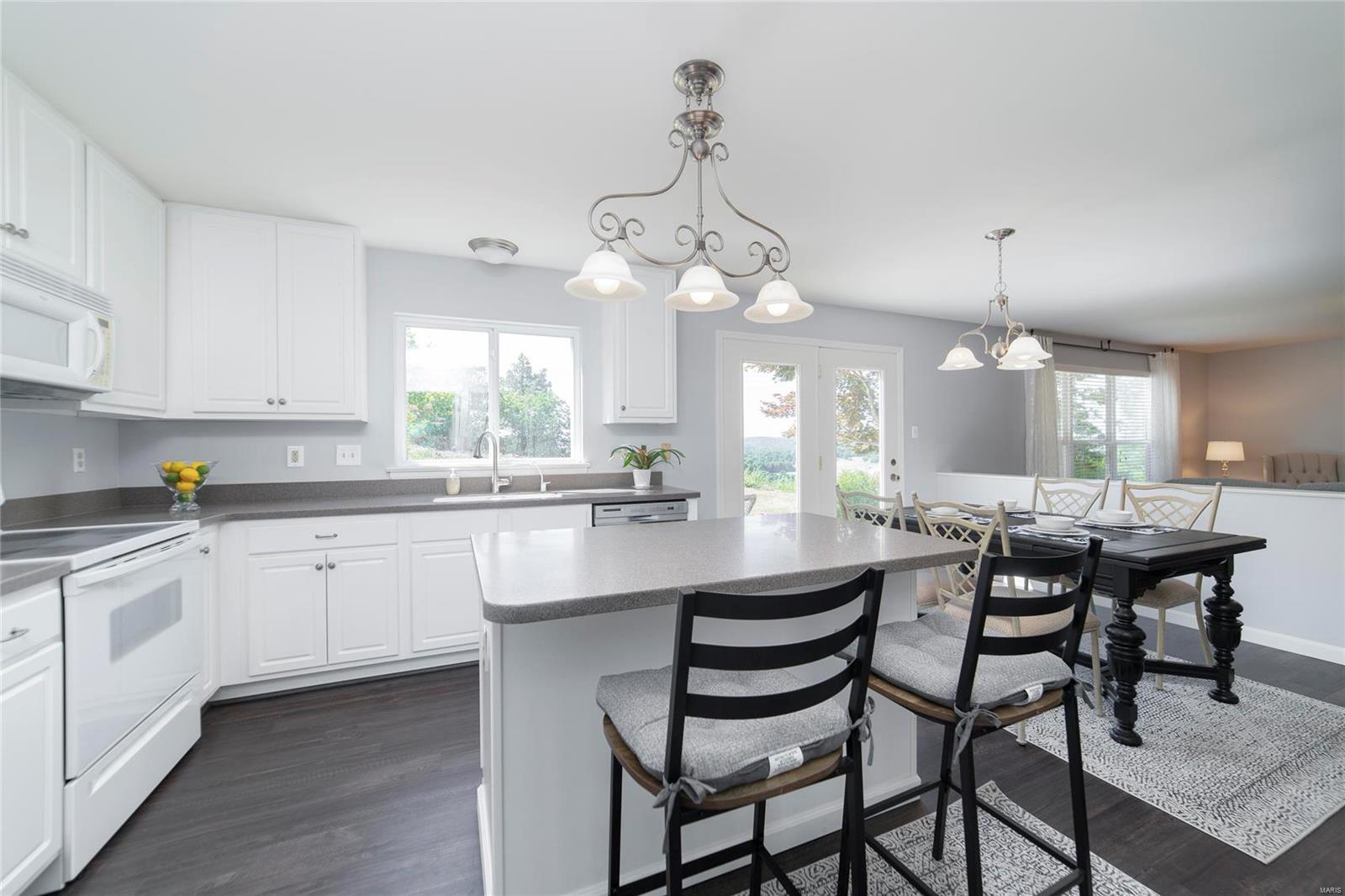 552 Bluffs View Court