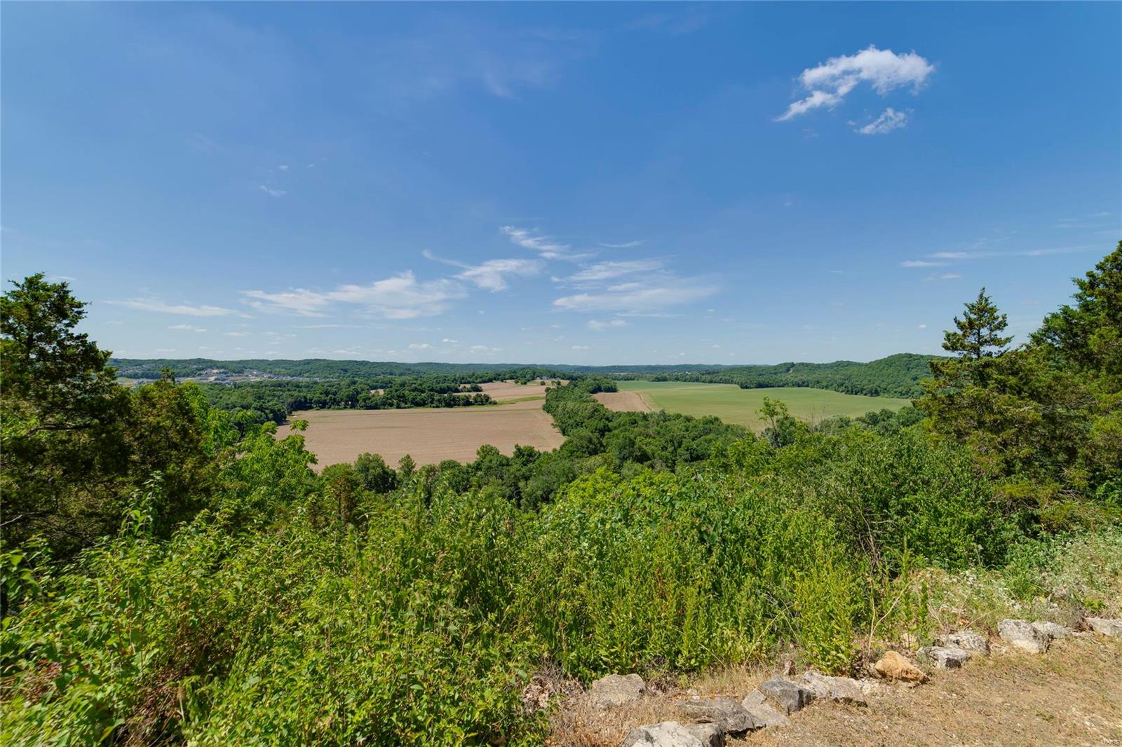 552 Bluffs View Court