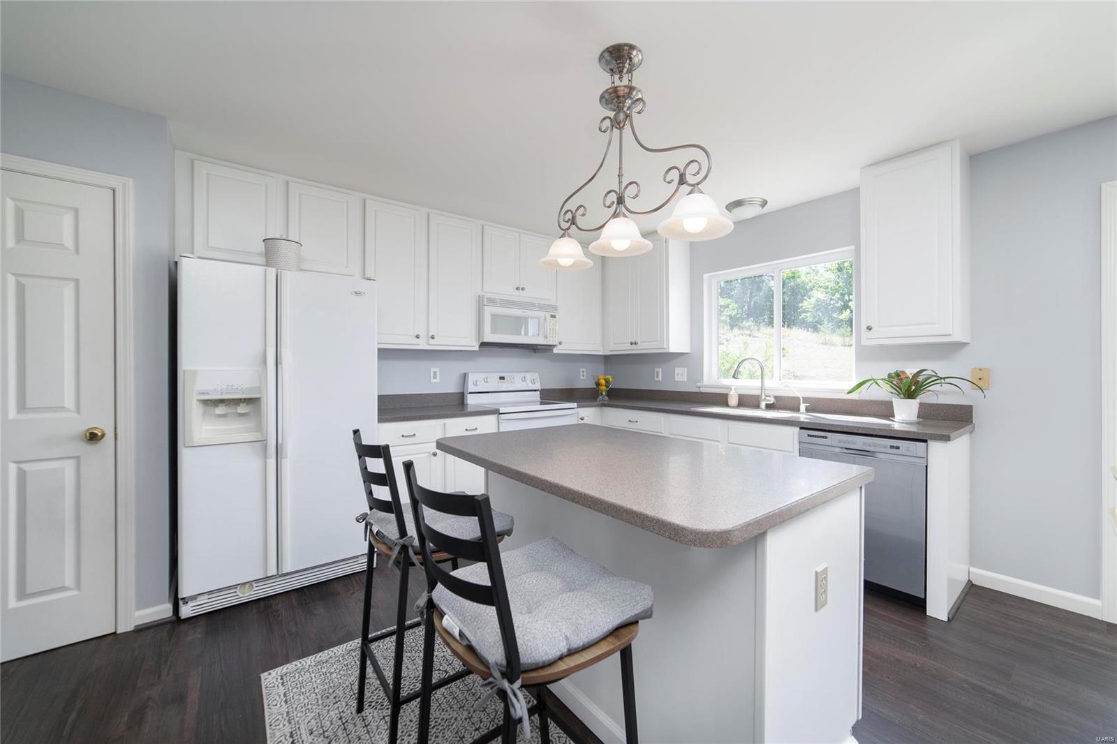 552 Bluffs View Court