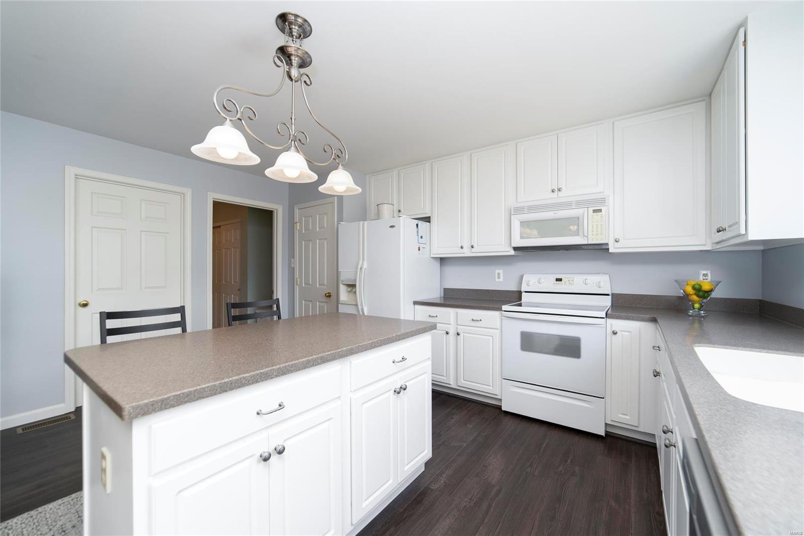 552 Bluffs View Court