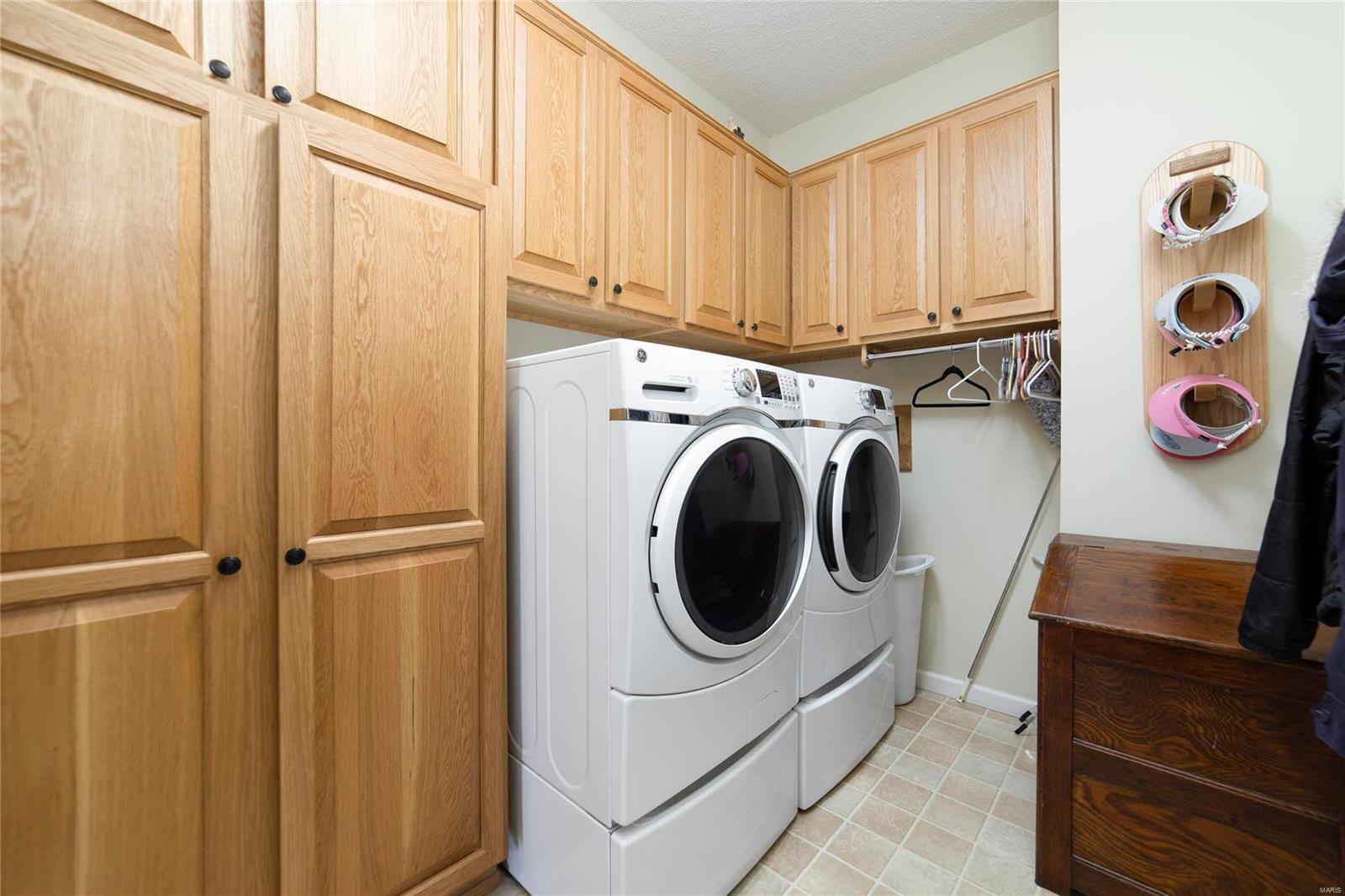 660 Falconcrest Drive