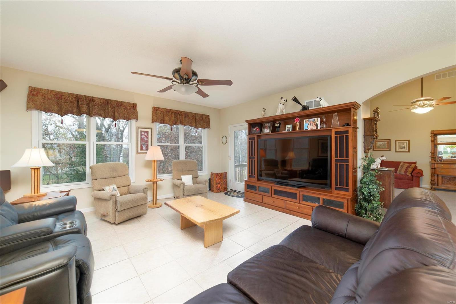 660 Falconcrest Drive