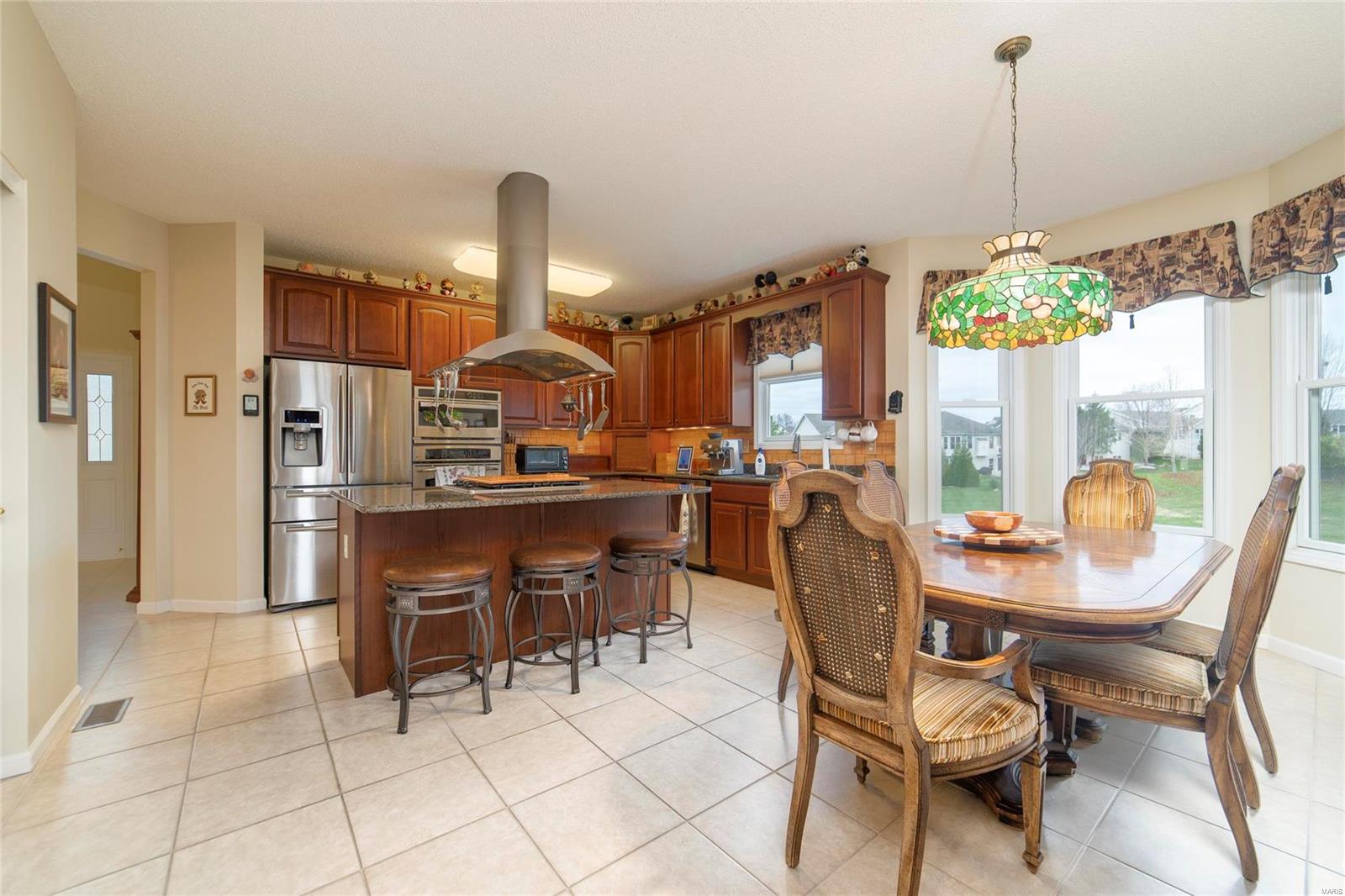 660 Falconcrest Drive