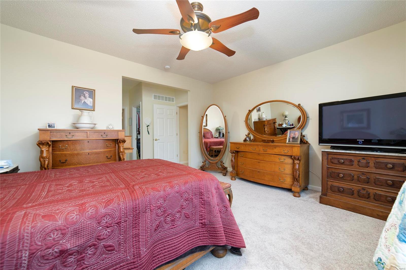 660 Falconcrest Drive