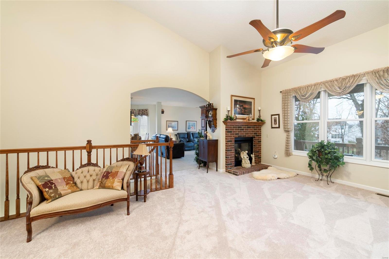 660 Falconcrest Drive