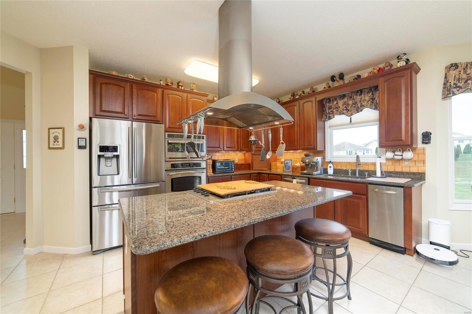 660 Falconcrest Drive