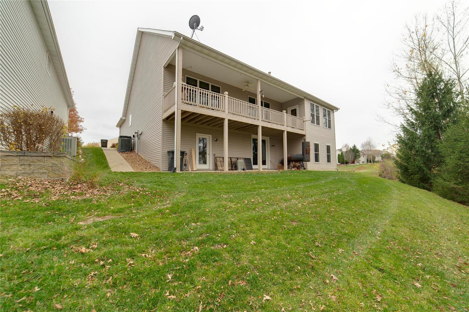 660 Falconcrest Drive