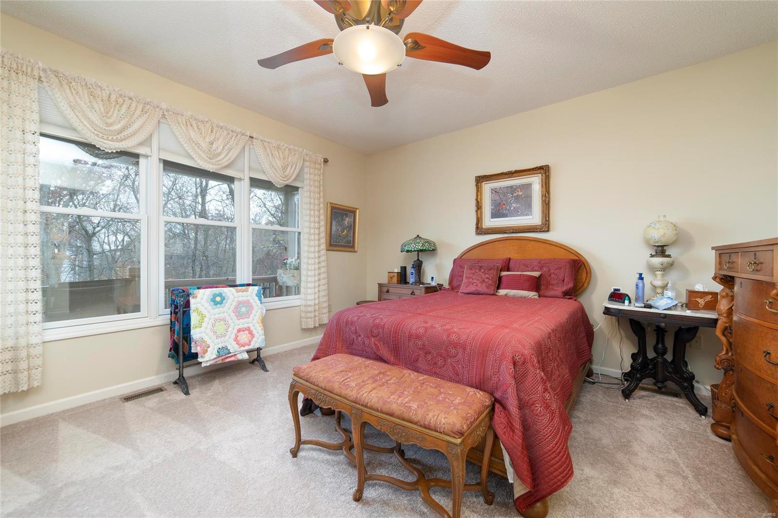 660 Falconcrest Drive