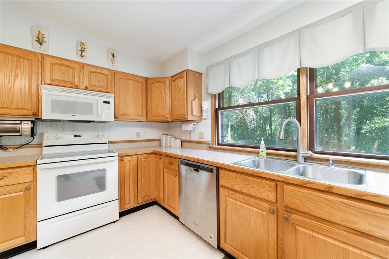 2932 Greenleaf Drive