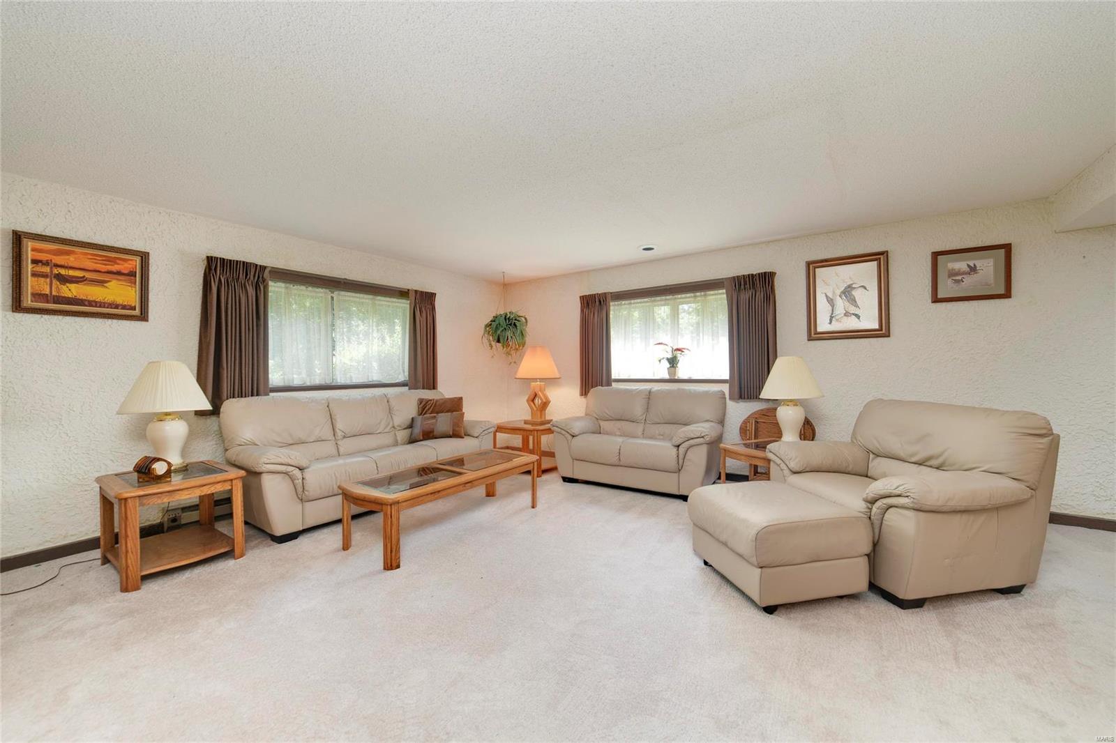 2932 Greenleaf Drive