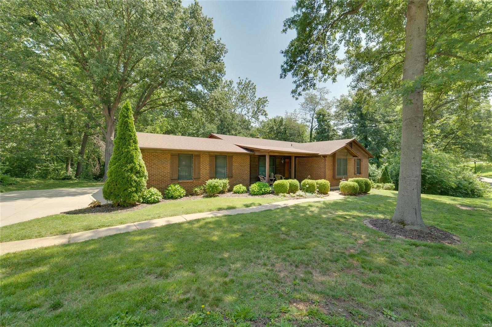 2932 Greenleaf Drive