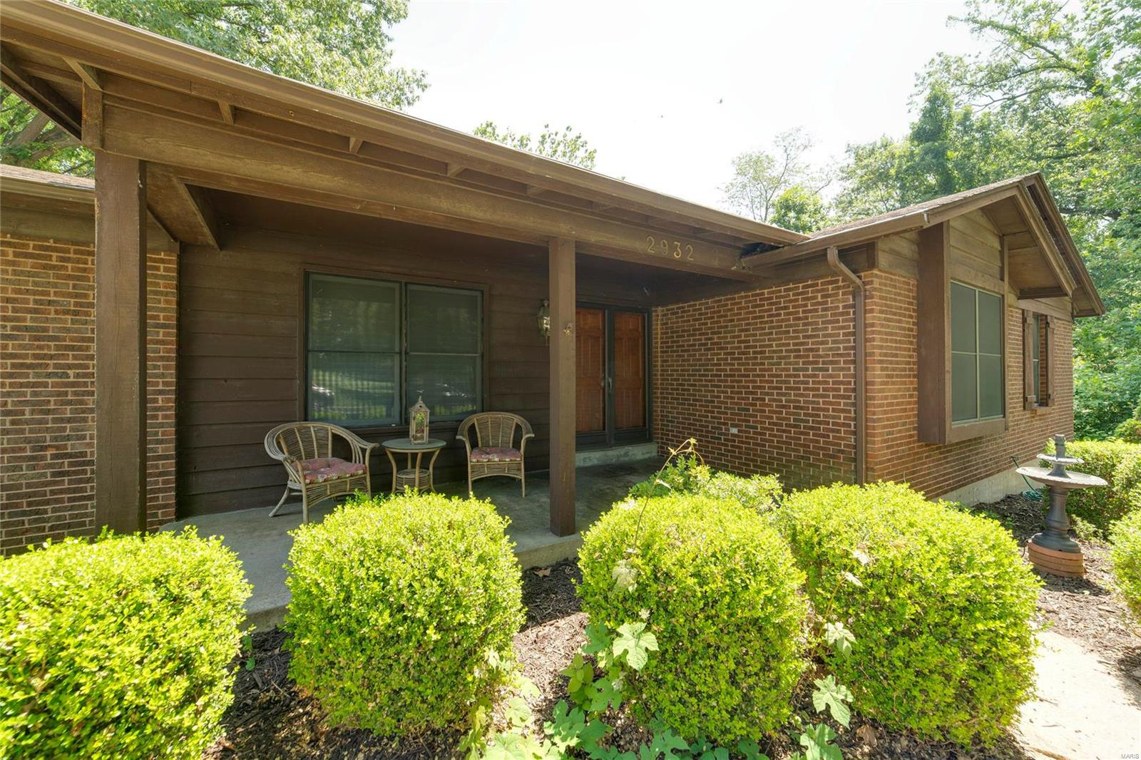 2932 Greenleaf Drive