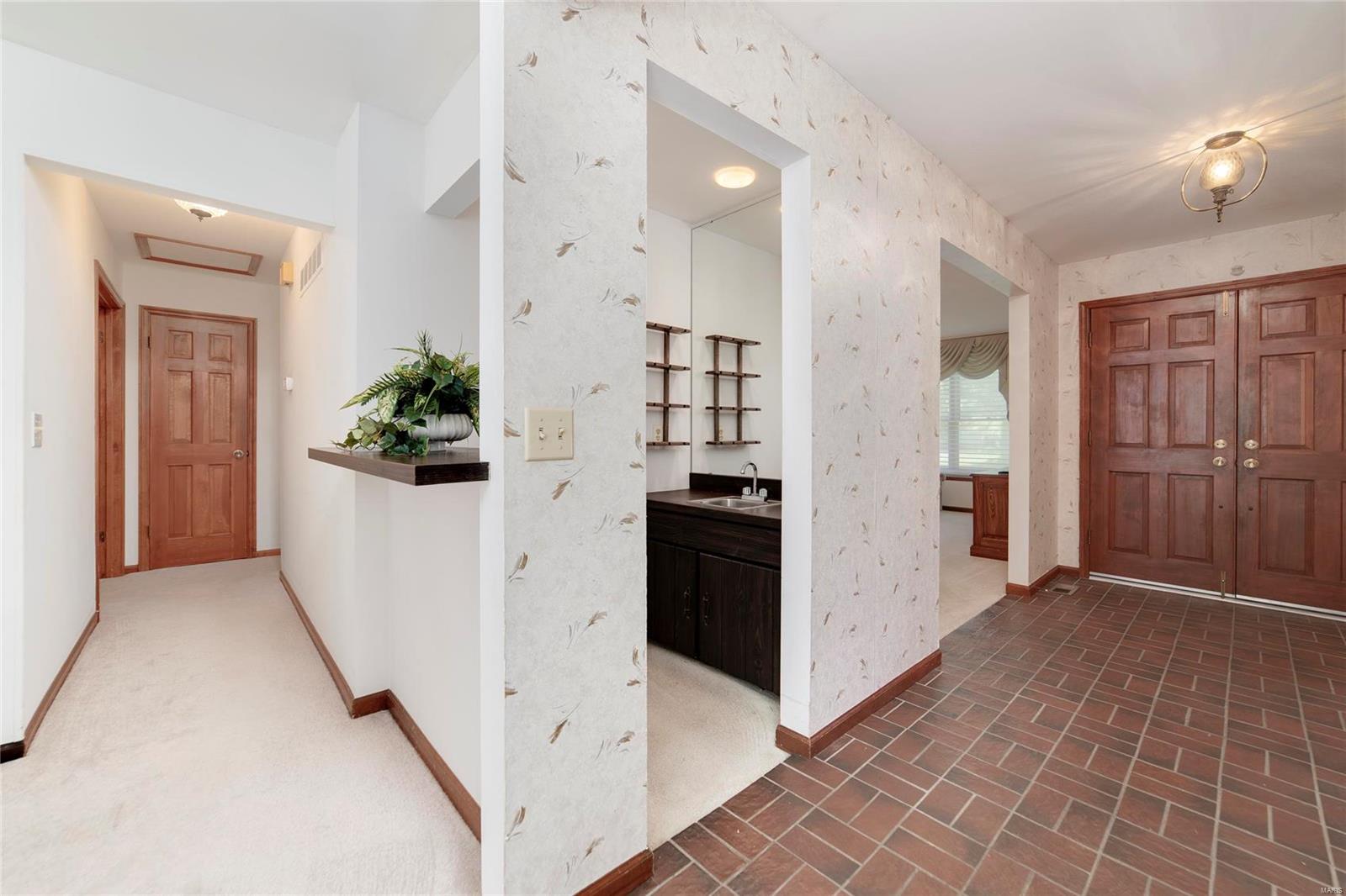 2932 Greenleaf Drive