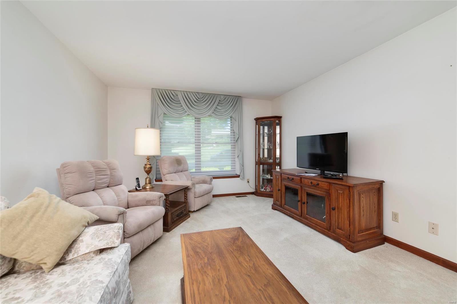 2932 Greenleaf Drive