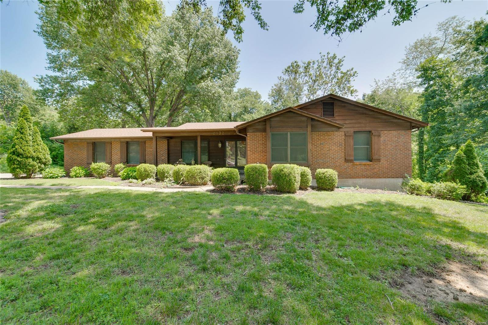 2932 Greenleaf Drive