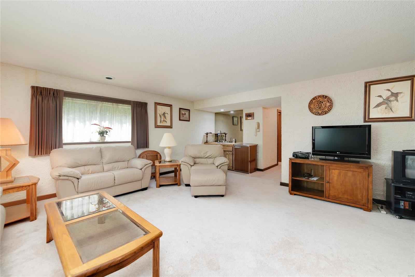 2932 Greenleaf Drive