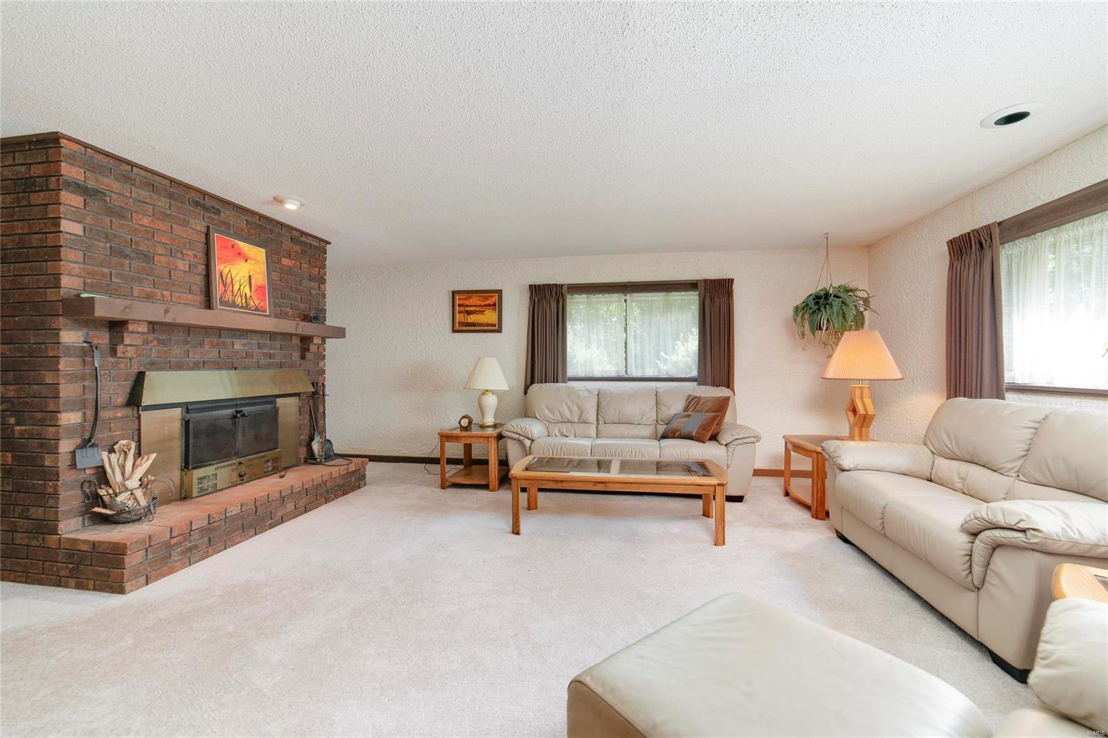 2932 Greenleaf Drive