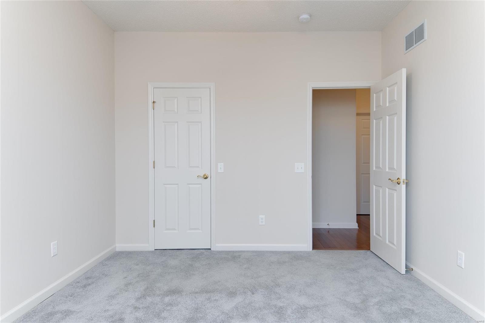 662 Falconcrest Drive