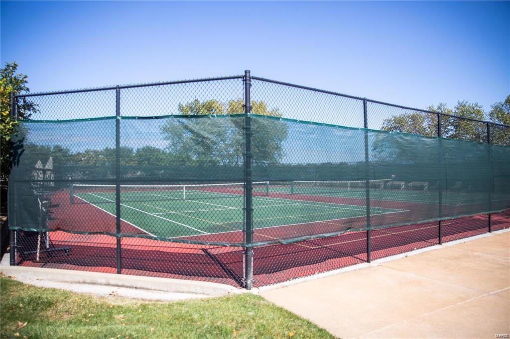 662 Falconcrest Drive