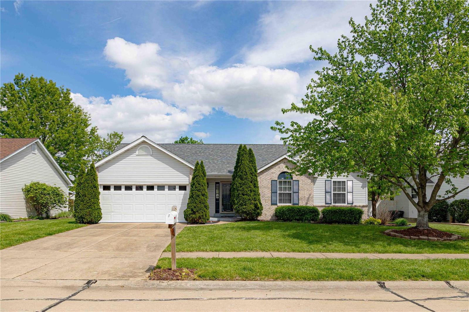 8 Locust Hills Court