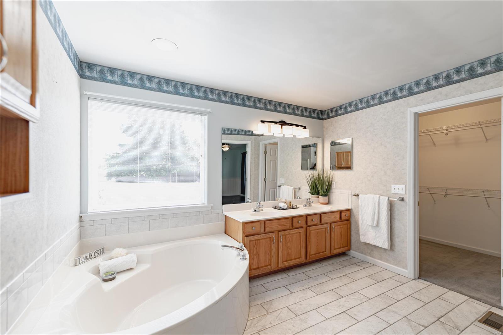 8 Locust Hills Court