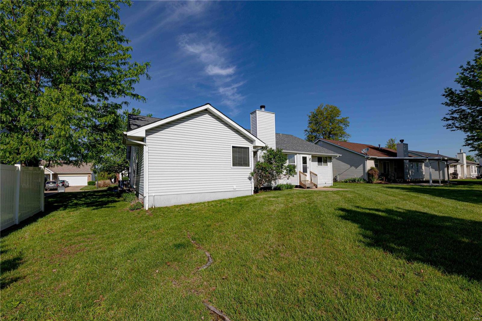 8 Locust Hills Court