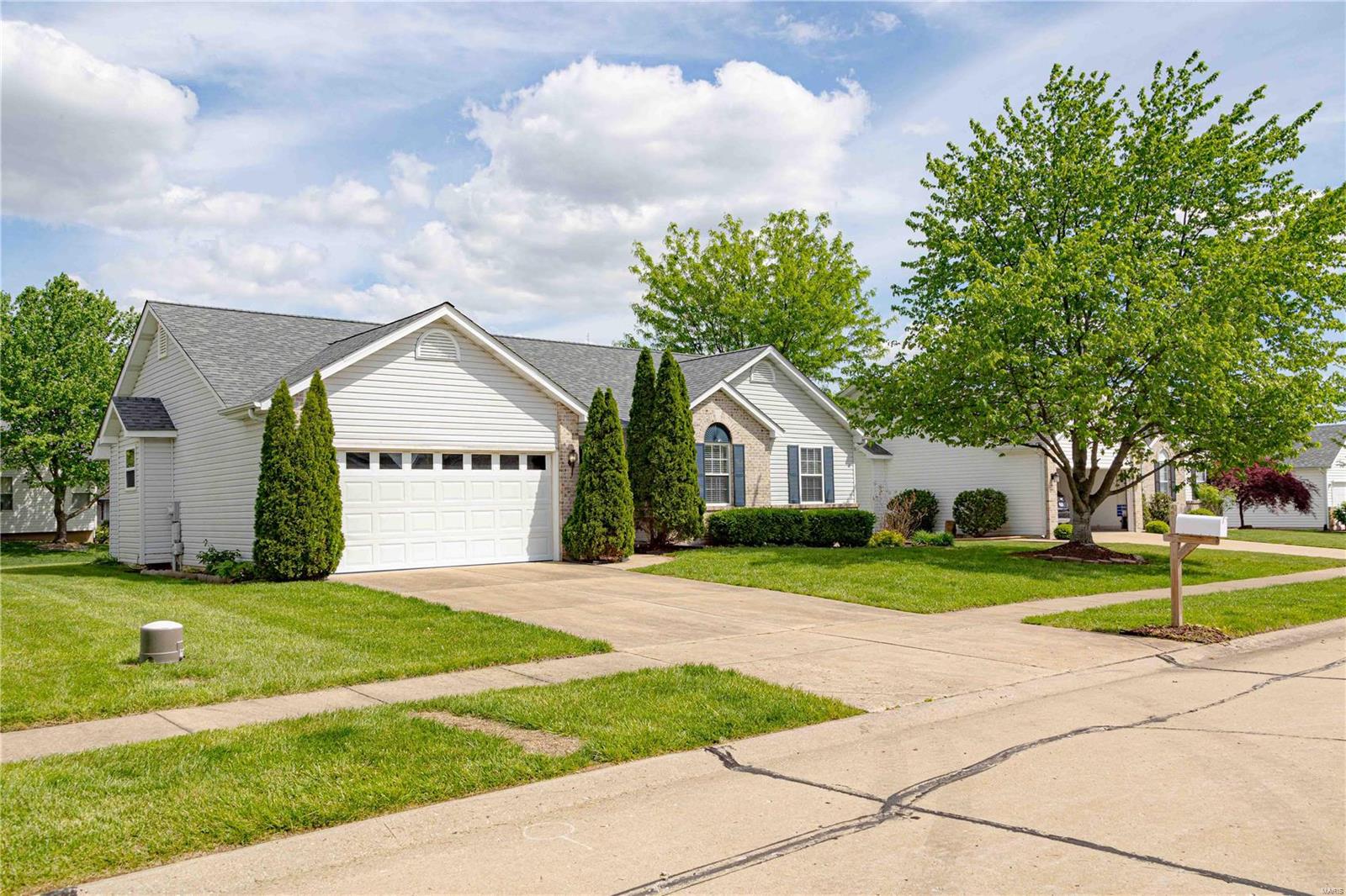 8 Locust Hills Court